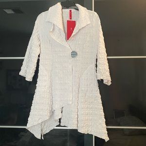 IC by Connie K white crinkle jacket with one button Size Small
